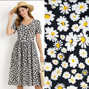 Vibe Sportswear Dress Women's Medium Daisy Cottagecore Fit and Flair Picnic